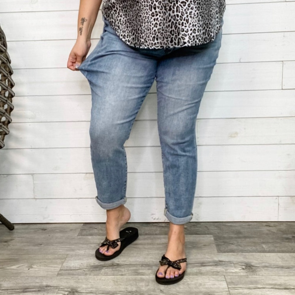 Judy blue boyfriend non distressed light washed